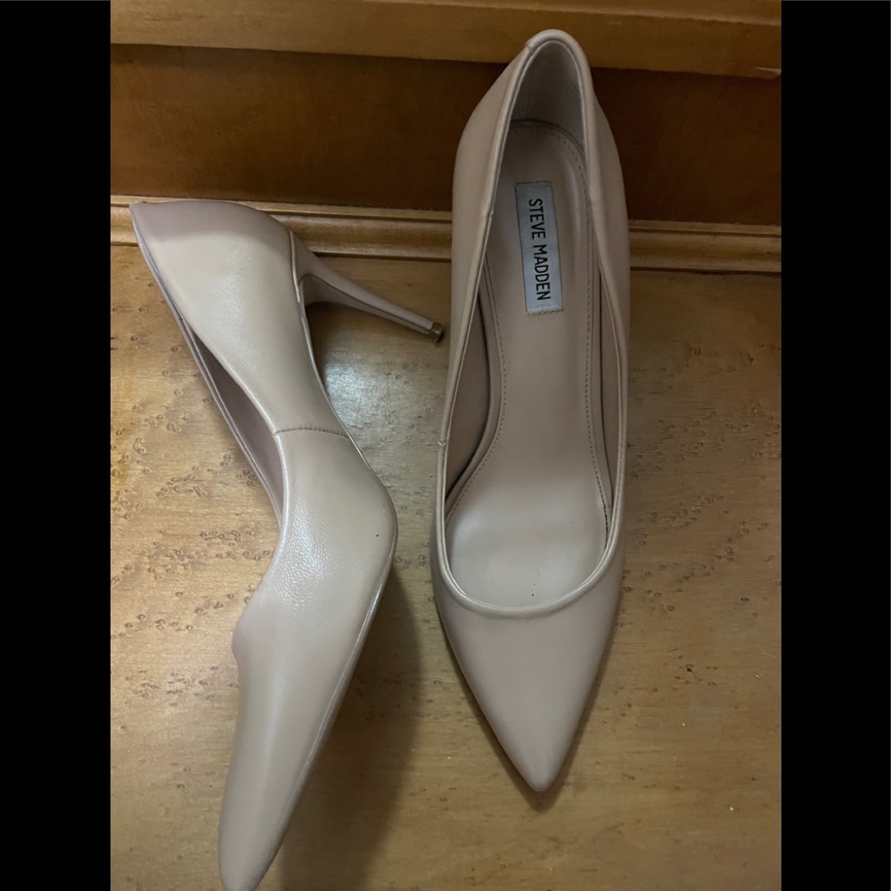 Steve Madden Nude Pointed Toe Pumps